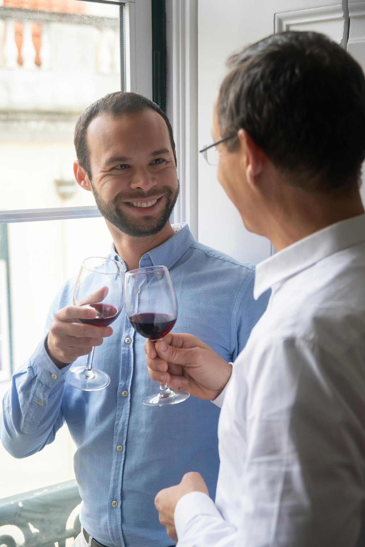 couple drinking red